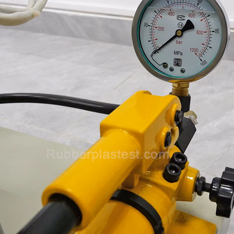 detailed picture of compression molding machine