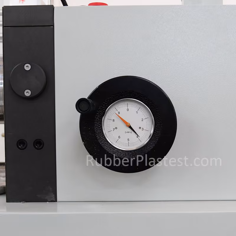 Roll nip indicator of two roll mill